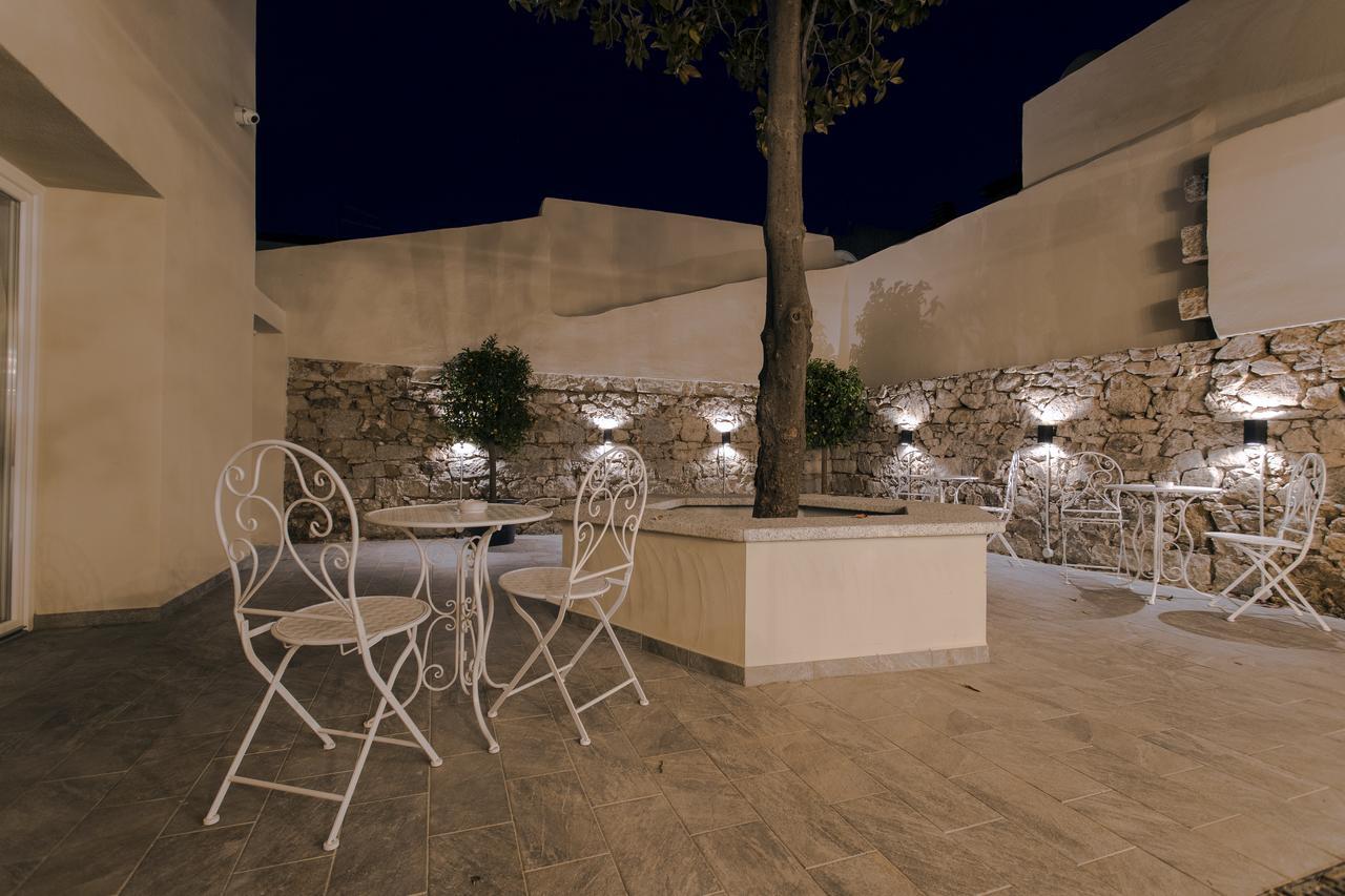 Les Suites Magnolia Olbia Exteriör bild