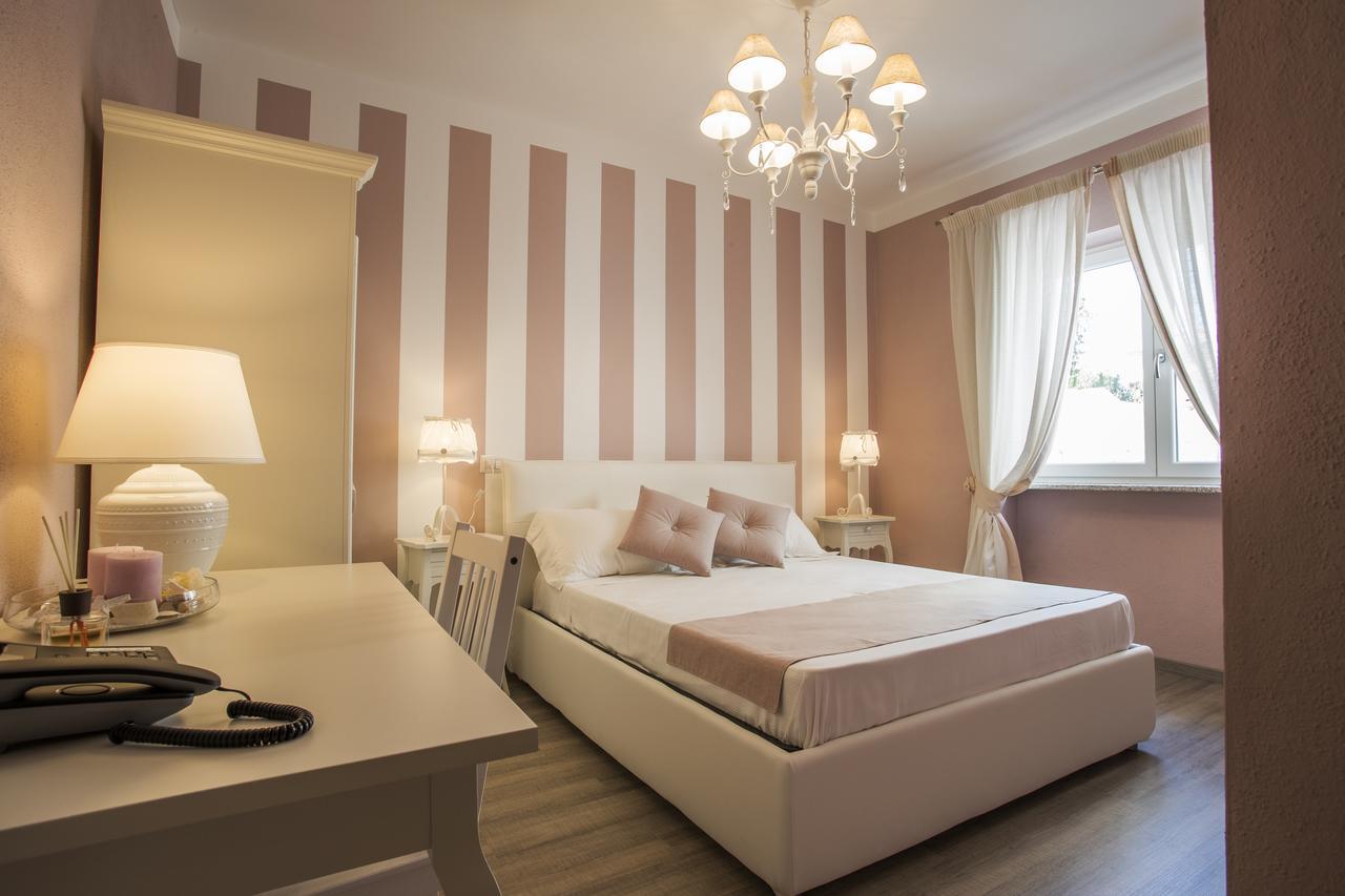 Les Suites Magnolia Olbia Exteriör bild